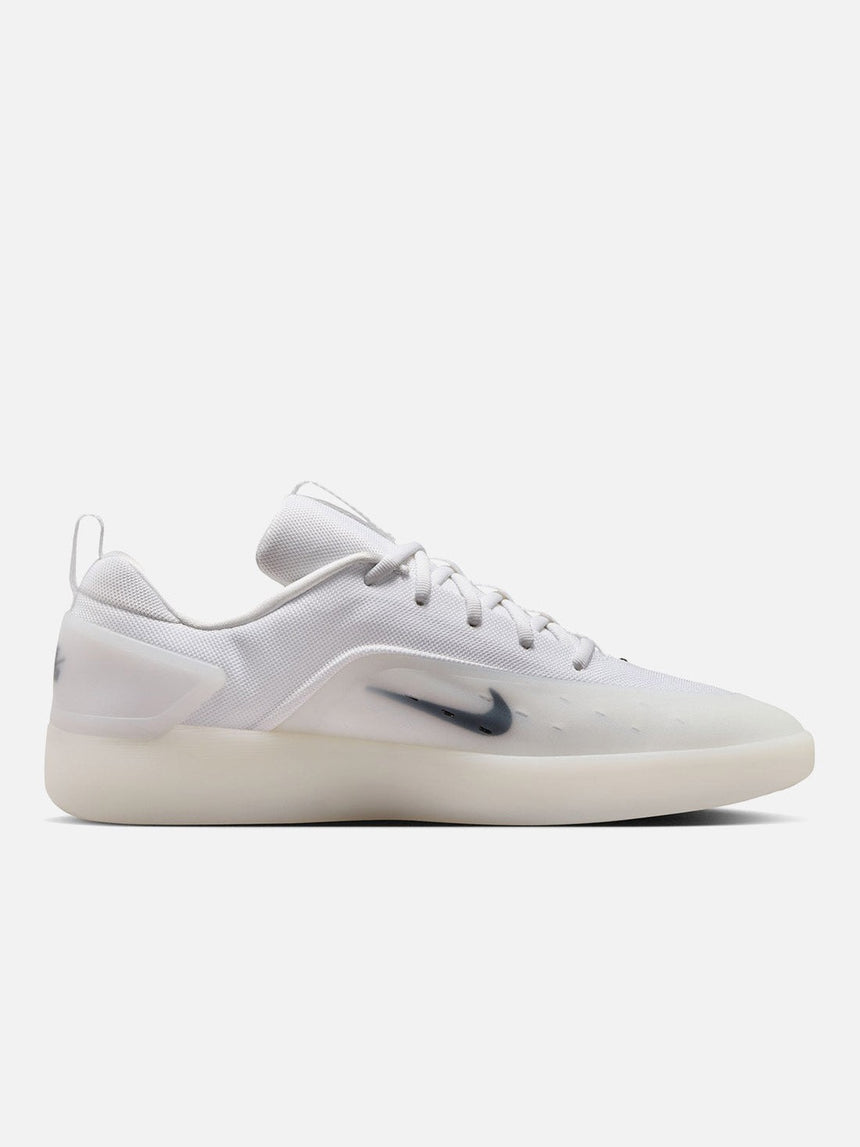 NIKE SB Zoom Nyjah 4 - White/Black