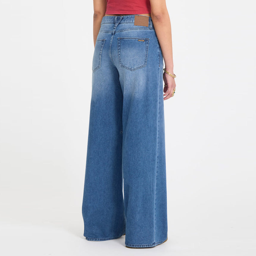 VOLCOM Women's Stoned Boyfriend Lowrise Jean - Worn Light Blue