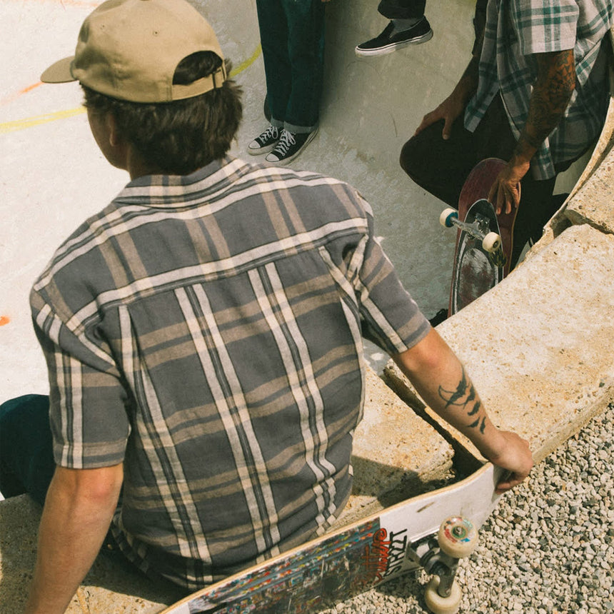 BRIXTON Charter Linen Blend Short Sleeve Shirt - Charcoal/Beige Plaid