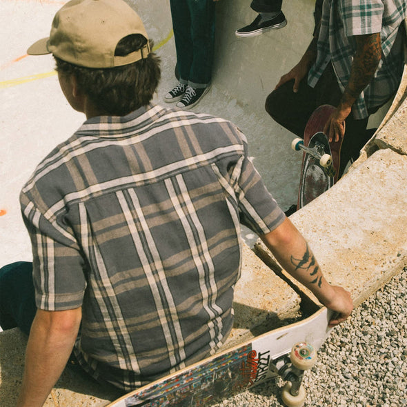 BRIXTON Charter Linen Blend Short Sleeve Shirt - Charcoal/Beige Plaid