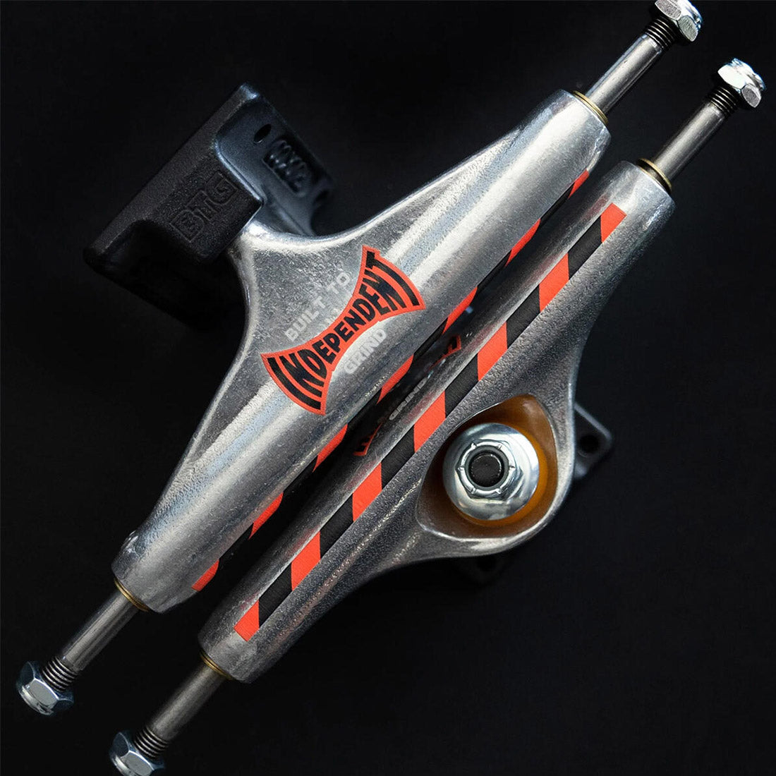 INDEPENDENT Stage 11 Built to Grind Standard Trucks - Silver/Black