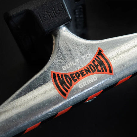 INDEPENDENT Stage 11 Built to Grind Standard Trucks - Silver/Black