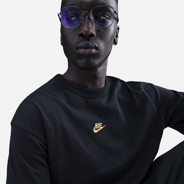 NIKE Premium Essentials Tee - Black/Gold