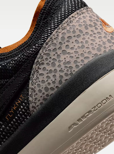 NIKE SB PS8 - Cobblestone/Black/Monarch
