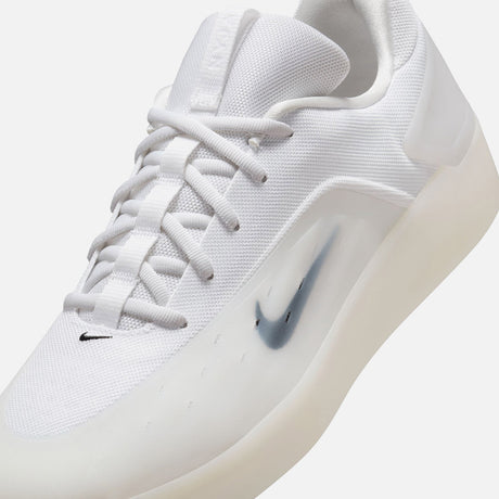 NIKE SB Zoom Nyjah 4 - White/Black