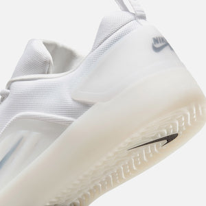 NIKE SB Zoom Nyjah 4 - White/Black