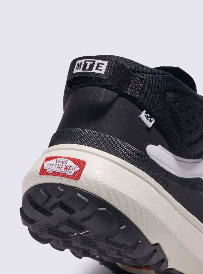 VANS MTE Crosspath Mid - Black/White