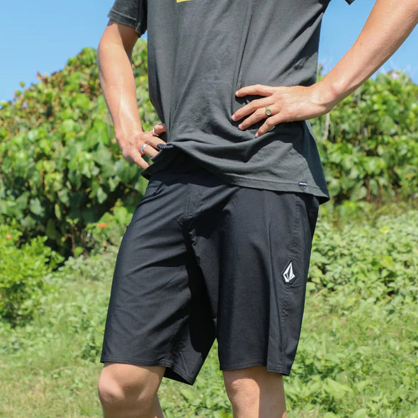 VOLCOM Lido Solid Mod 20" Board Shorts - Black