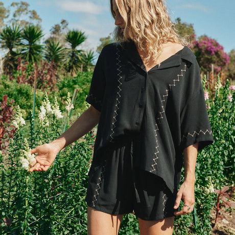 VOLCOM Women's Bloomz Short - Black