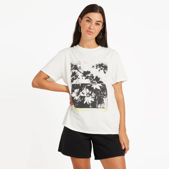 VOLCOM Women's Lock It Up Tee - Star White