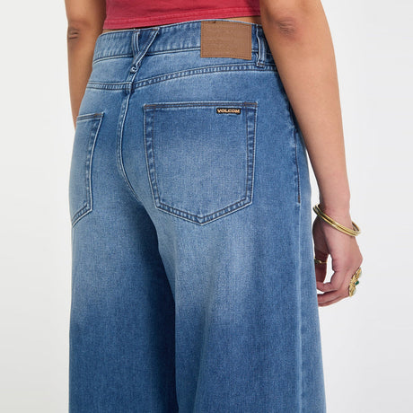 VOLCOM Women's Stoned Boyfriend Lowrise Jean - Worn Light Blue