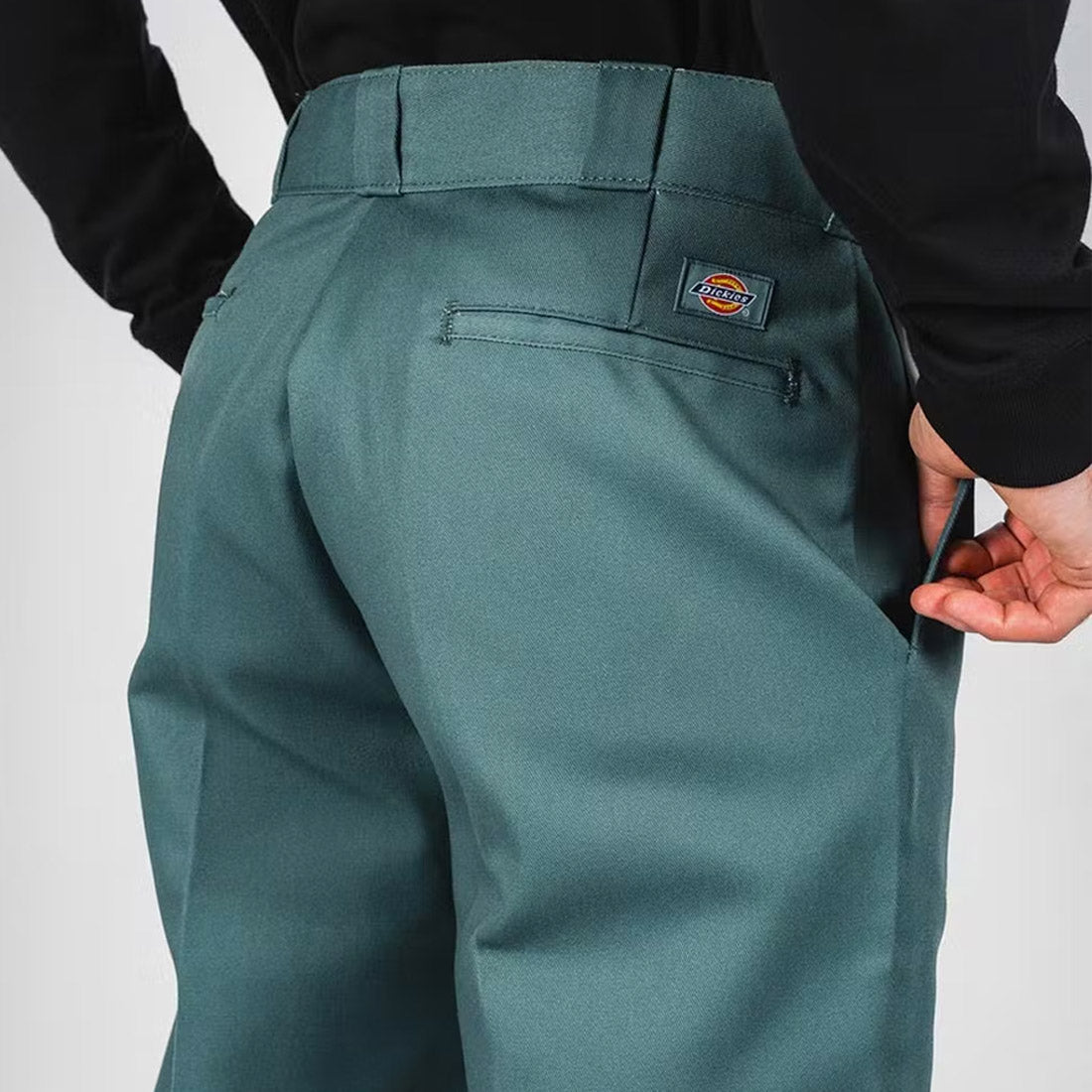 https://shop.queststore.co.nz/cdn/shop/products/dickies-874-original-relaxed-pant-lincoln-green3_1100x.jpg?v=1675038650