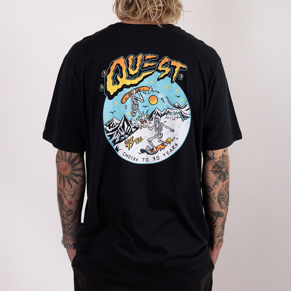 VOLCOM X QUEST Stunts Tee - Black